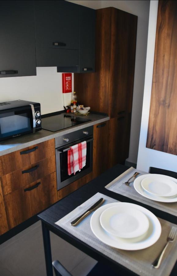 Chic Penthouse Industrial-Style Apartment มอสตา ภายนอก รูปภาพ